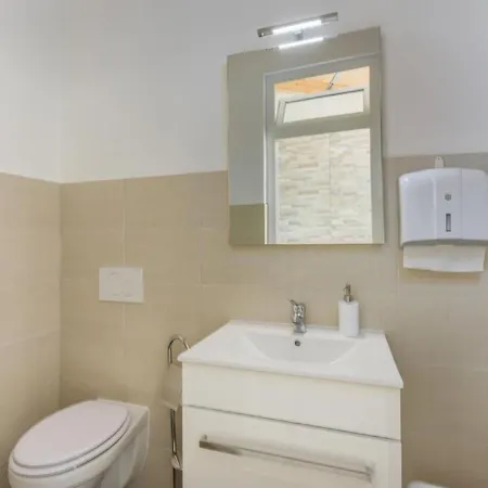 Διαμέρισμα In Pjescana Uvala Mit Gemeinschaftspoo By Interhome *