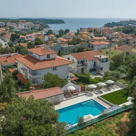 In Pjescana Uvala Mit Gemeinschaftspoo By Interhome Διαμέρισμα *