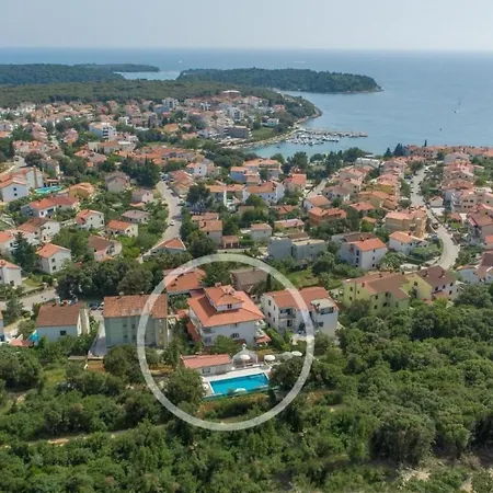 Διαμέρισμα In Pjescana Uvala Mit Gemeinschaftspoo By Interhome *