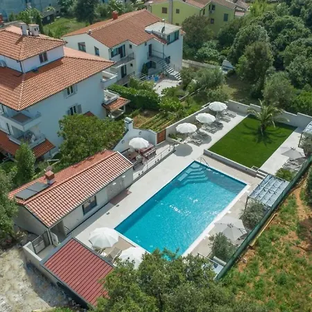 Διαμέρισμα In Pjescana Uvala Mit Gemeinschaftspoo By Interhome