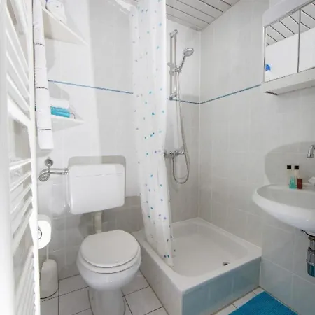 アパート In Pjescana Uvala Mit Gemeinschaftspoo By Interhome