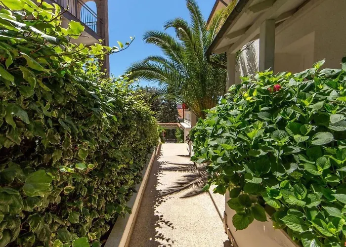 Apartment In Pjescana Uvala Mit Gemeinschaftspoo By Interhome Pula