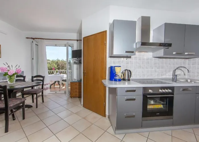 Apartment In Pjescana Uvala Mit Gemeinschaftspoo By Interhome Pula